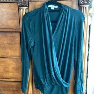 Amour vert green top M